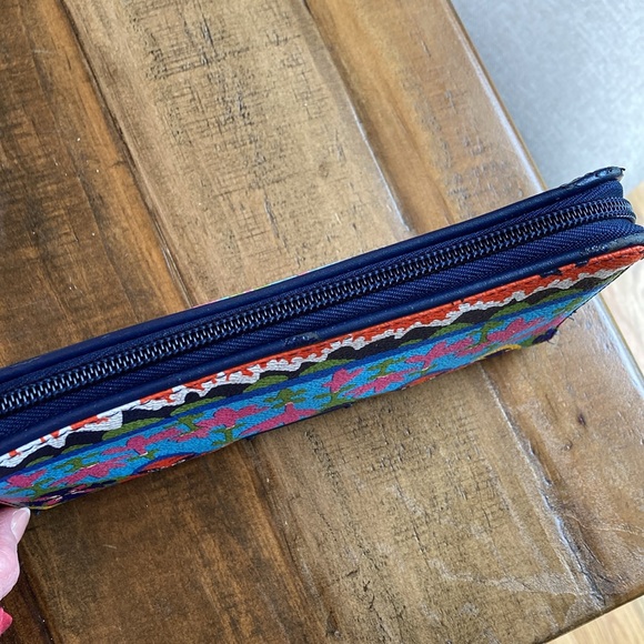 Vera Bradley Rio Stripe Magnetic Flap Crossbody Purse & Rio Stripe Zip Wristlet - Picture 14 of 16